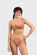 Laden Sie das Bild in den Galerie-Viewer, Model Front: Rio De Sol Ensemble Set Tropics Balconet-Tie Lacinho
