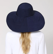 Laden Sie das Bild in den Galerie-Viewer, Model Back: Uv Line Chapeau Souple/Capeline Beverly Hills Marinho Upf50+
