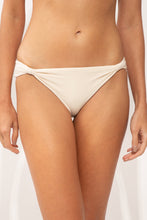 Laden Sie das Bild in den Galerie-Viewer, Gallery: Rio De Sol Bas Bottom Malibu-Natural Mel
