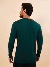 Laden Sie das Bild in den Galerie-Viewer, Model Back: Uv Line T-Shirt Longsleeve Masc New Fit Petroleo Upf50+
