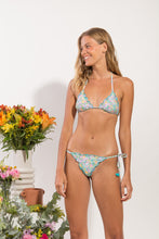 Laden Sie das Bild in den Galerie-Viewer, Model Front: Rio De Sol Bas Bottom Tiny-Garden Frufru-Comfy
