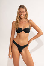 Laden Sie das Bild in den Galerie-Viewer, Model Front: Rio De Sol Bas Bottom Malibu-Black Nara
