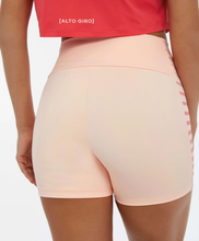 Laden Sie das Bild in den Galerie-Viewer, Model Back: Alto Giro Fitness Bas Bermuda Blackout Bio Listras Coral Relax
