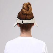 Laden Sie das Bild in den Galerie-Viewer, Model Back: Uv Line Visière Visor Bali Fem Sand Black Upf50+
