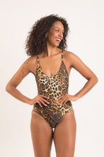 Laden Sie das Bild in den Galerie-Viewer, Model Front: Rio De Sol Une Pièce Leo Hype
