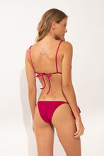 Laden Sie das Bild in den Galerie-Viewer, Model Back: Rio De Sol Bas Bottom Shimmer-Desejo Ibiza-Comfy-Gold
