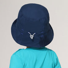 Laden Sie das Bild in den Galerie-Viewer, Model Back: Uv Line Bob Hat Napoli Basic Kids Nac Inf Navy Blue Upf50+
