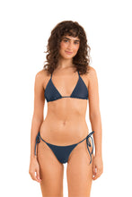 Laden Sie das Bild in den Galerie-Viewer, Model Front: Rio De Sol Ensemble Set Shark Tri-Inv Cheeky-Tie
