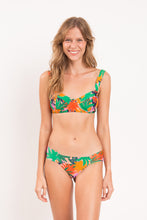Laden Sie das Bild in den Galerie-Viewer, Model Front: Rio De Sol Ensemble Set Delight Amelia Baobi
