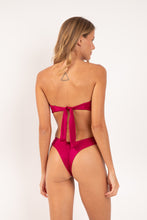 Laden Sie das Bild in den Galerie-Viewer, Model Back: Rio De Sol Bas Bottom Shimmer-Desejo Nara
