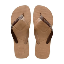 Laden Sie das Bild in den Galerie-Viewer, Model Front: Havaianas Tongs Havaianas Casual Rose Gold

