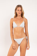 Laden Sie das Bild in den Galerie-Viewer, Model Front: Rio De Sol Bas Bottom Linea-White Ibiza-Comfy
