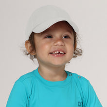 Laden Sie das Bild in den Galerie-Viewer, Model Front: Uv Line Casquette Cap Baby Colors Inf Sand Upf50+
