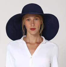 Laden Sie das Bild in den Galerie-Viewer, Model Front: Uv Line Chapeau Souple/Capeline Beverly Hills Marinho Upf50+
