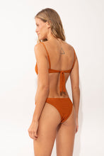 Laden Sie das Bild in den Galerie-Viewer, Model Back: Rio De Sol Ensemble Set Ferrugo Juliette Leblon
