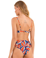 Laden Sie das Bild in den Galerie-Viewer, Image 07: Rio De Sol Ensemble Set Leaves Bandeau-Joy Hotpants
