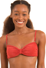 Laden Sie das Bild in den Galerie-Viewer, Gallery: Rio De Sol Haut Top Malibu-Chili Bandeau-Duo
