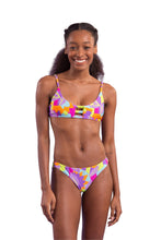 Laden Sie das Bild in den Galerie-Viewer, Model Front: Rio De Sol Ensemble Set Dreams Bra-Trio Nice
