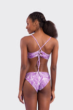 Laden Sie das Bild in den Galerie-Viewer, Model Back: Rio De Sol Ensemble Set Trail-Purple Tank-Tie Essential-Comfy
