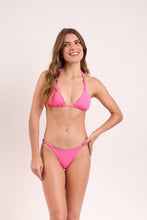 Laden Sie das Bild in den Galerie-Viewer, Model Front: Rio De Sol Haut Top Mtx-Ultrapink Tri-Rev
