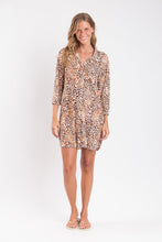 Laden Sie das Bild in den Galerie-Viewer, Model Front: Rio De Sol Chemise Leopard Chemise
