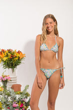 Laden Sie das Bild in den Galerie-Viewer, Model Front: Rio De Sol Haut Top Tiny-Garden Frufru
