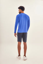 Laden Sie das Bild in den Galerie-Viewer, Model Back: Uv Line T-Shirt Longsleeve Uvpro Brasil Masc Cobalto Upf50+
