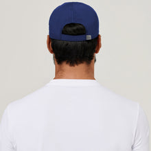 Laden Sie das Bild in den Galerie-Viewer, Model Back: Uv Line Casquette Cap Uv Pro Masc Navy Blue Upf50+
