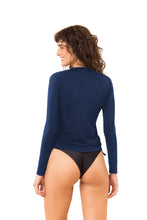 Laden Sie das Bild in den Galerie-Viewer, Model Back: Rio De Sol Haut Navy Rash-Guard
