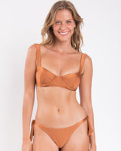 Laden Sie das Bild in den Galerie-Viewer, Gallery: Rio De Sol Ensemble Set Nocciola Amelia Italy
