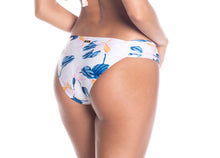 Laden Sie das Bild in den Galerie-Viewer, Model Back: Saha Bas Bottom Cumbia Floral Sweetness
