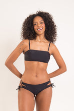 Laden Sie das Bild in den Galerie-Viewer, Model Front: Rio De Sol Bas Bottom Nero Madrid
