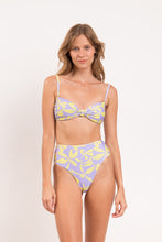 Laden Sie das Bild in den Galerie-Viewer, Model Front: Rio De Sol Haut Top Glow Bandeau-Joy
