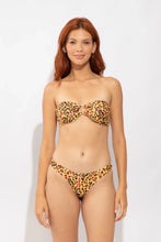 Laden Sie das Bild in den Galerie-Viewer, Model Front: Rio De Sol Bas Bottom Yellow-Feline Essential
