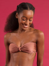 Laden Sie das Bild in den Galerie-Viewer, Image 09: Rio De Sol Haut Top Shimmer-Copper Bandeau-Joy
