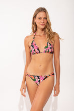 Laden Sie das Bild in den Galerie-Viewer, Model Front: Rio De Sol Bas Bottom Jolie Mel-Comfy
