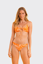 Laden Sie das Bild in den Galerie-Viewer, Model Front: Rio De Sol Ensemble Set Trail-Orange Tank-Tie Essential-Comfy
