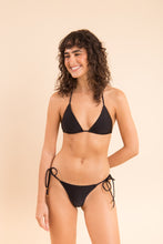 Laden Sie das Bild in den Galerie-Viewer, Model Front: Rio De Sol Haut Top Shimmer-Black Tri-Inv
