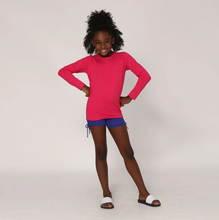 Laden Sie das Bild in den Galerie-Viewer, Model Front: Uv Line T-Shirt Longsleeve Uvpro Kids Pink Upf50+
