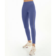 Laden Sie das Bild in den Galerie-Viewer, Model Front: Alto Giro Fitness Bas Legging Bodytex Com Elastico Vazado Azul Moonlight
