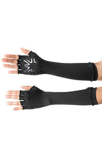 Laden Sie das Bild in den Galerie-Viewer, Model Front: Uv Line Gants Long Gloves Uni Black Upf50+
