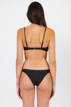 Laden Sie das Bild in den Galerie-Viewer, Model Back: Rio De Sol Haut Top Shimmer-Black Bandeau-No
