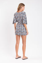 Laden Sie das Bild in den Galerie-Viewer, Model Back: Rio De Sol Mini Dress Ikat Mini Dress
