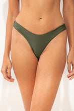 Laden Sie das Bild in den Galerie-Viewer, Gallery: Rio De Sol Bas Bottom Shimmer-Croco Nara
