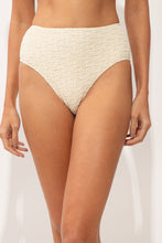 Laden Sie das Bild in den Galerie-Viewer, Gallery: Rio De Sol Bas Bottom Brisa-Offwhite Hotpants
