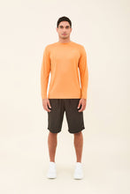 Laden Sie das Bild in den Galerie-Viewer, Model Front: Uv Line T-Shirt Longsleeve Uvpro Masc Orange Upf50+
