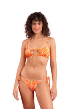 Laden Sie das Bild in den Galerie-Viewer, Model Front: Rio De Sol Ensemble Set Trail-Orange Tank-Tie Ibiza-Comfy
