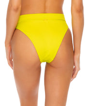 Laden Sie das Bild in den Galerie-Viewer, Model Back: Luli Fama Bas Bottom Laced Glowstick Orillas
