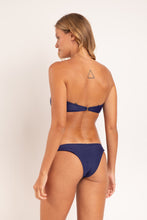 Laden Sie das Bild in den Galerie-Viewer, Model Back: Rio De Sol Haut Top Touch-Marinho Sara
