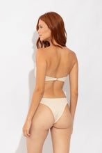 Laden Sie das Bild in den Galerie-Viewer, Model Back: Rio De Sol Bas Bottom Solar-Off Essential
